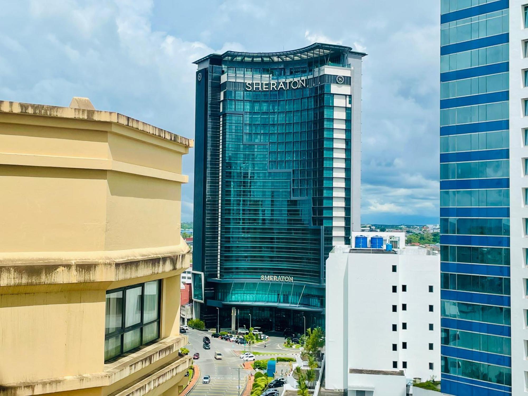 Center Riverbank With Marvelous River View Apartment Kuching