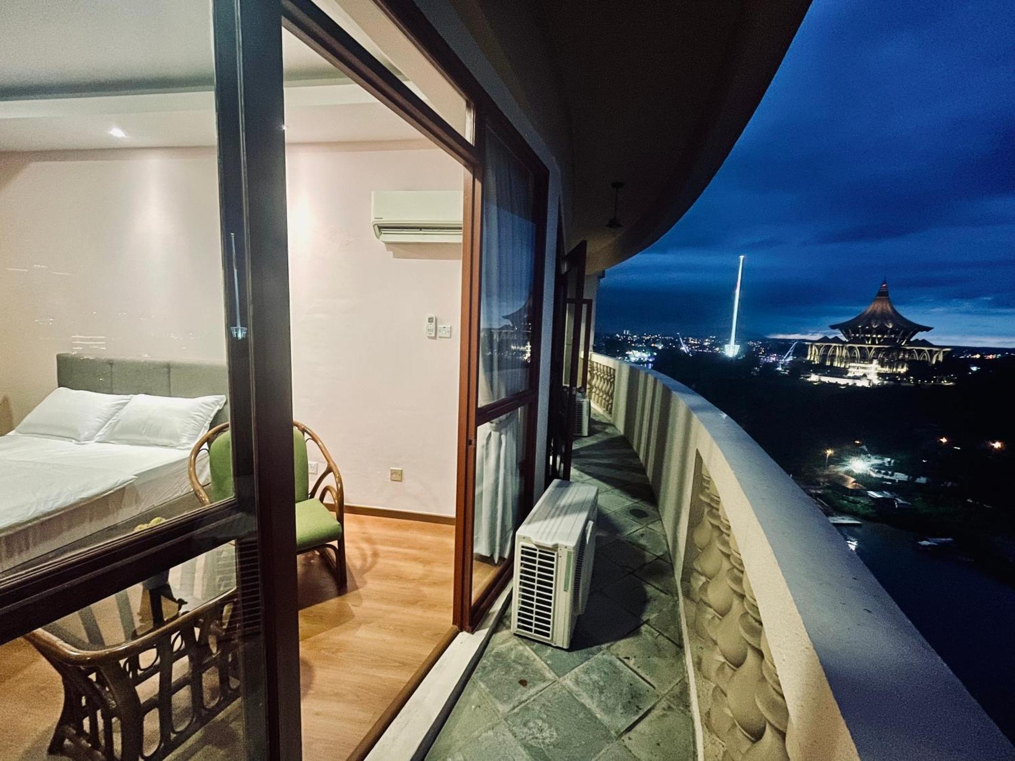 Center Riverbank With Marvelous River View * Kuching