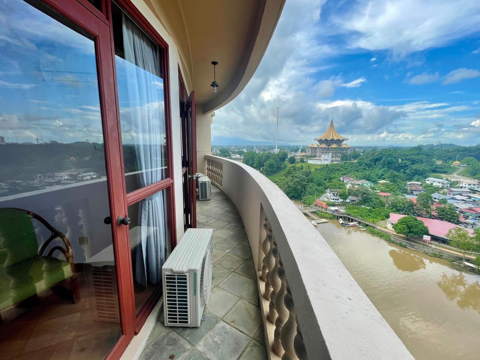 Apartment Center Riverbank With Marvelous River View