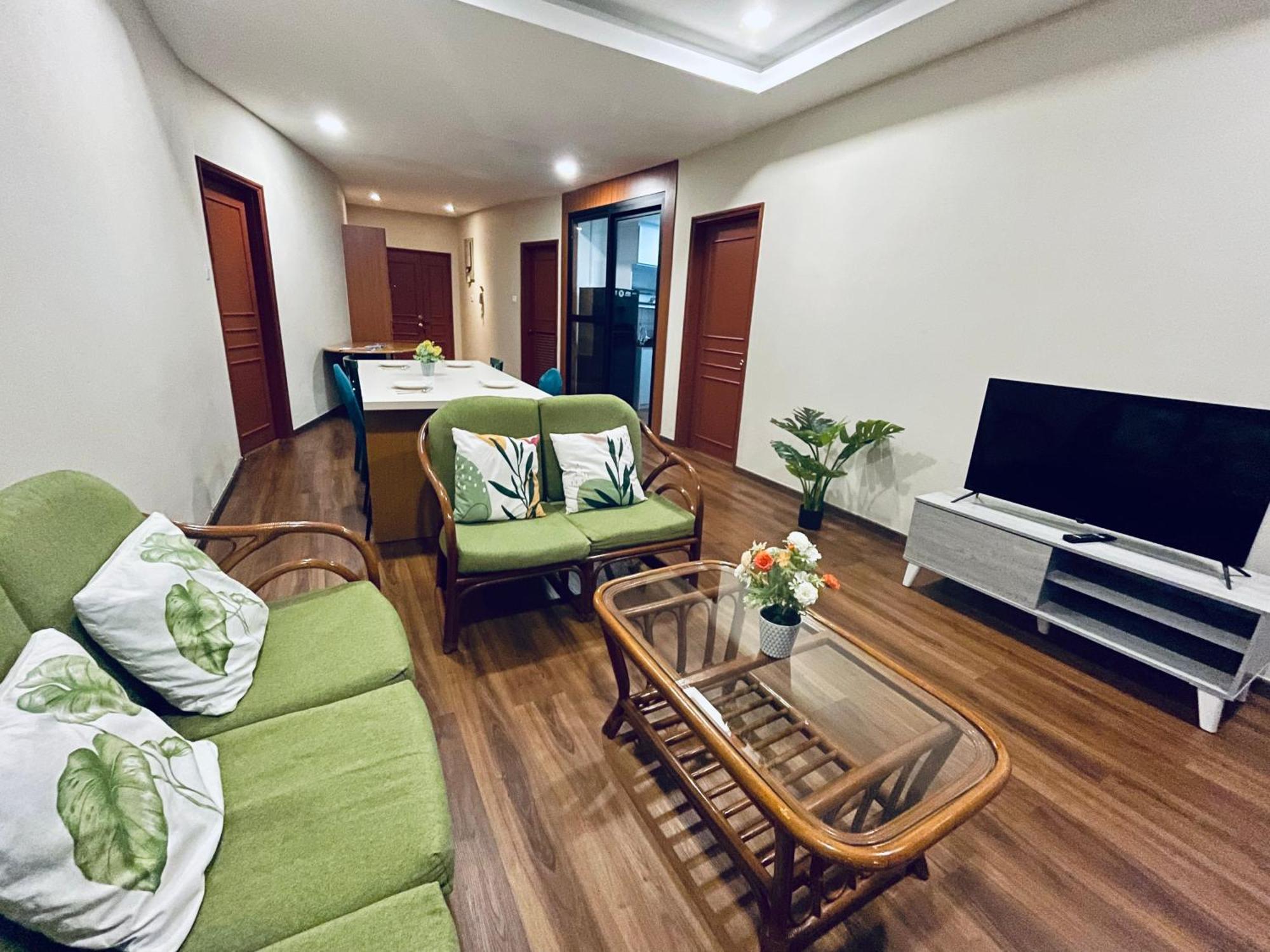Center Riverbank With Marvelous River View Kuching