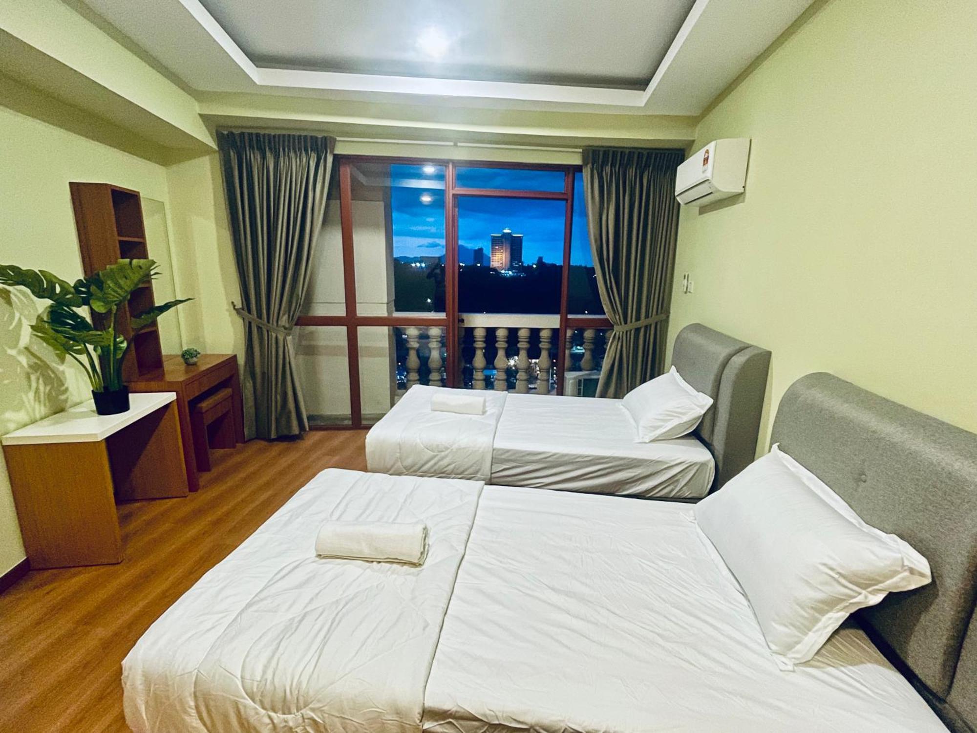 Center Riverbank With Marvelous River View *