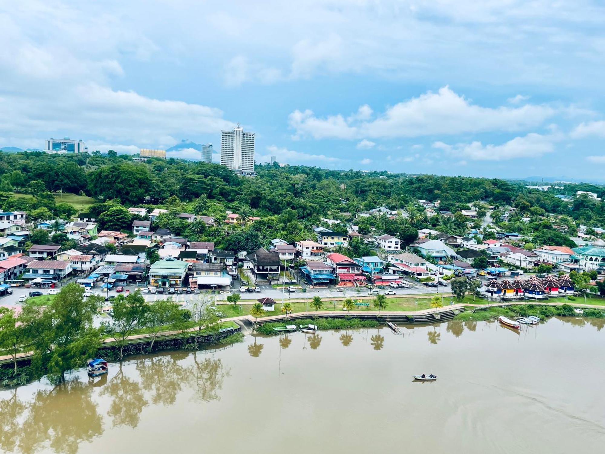 Center Riverbank With Marvelous River View Apartment
