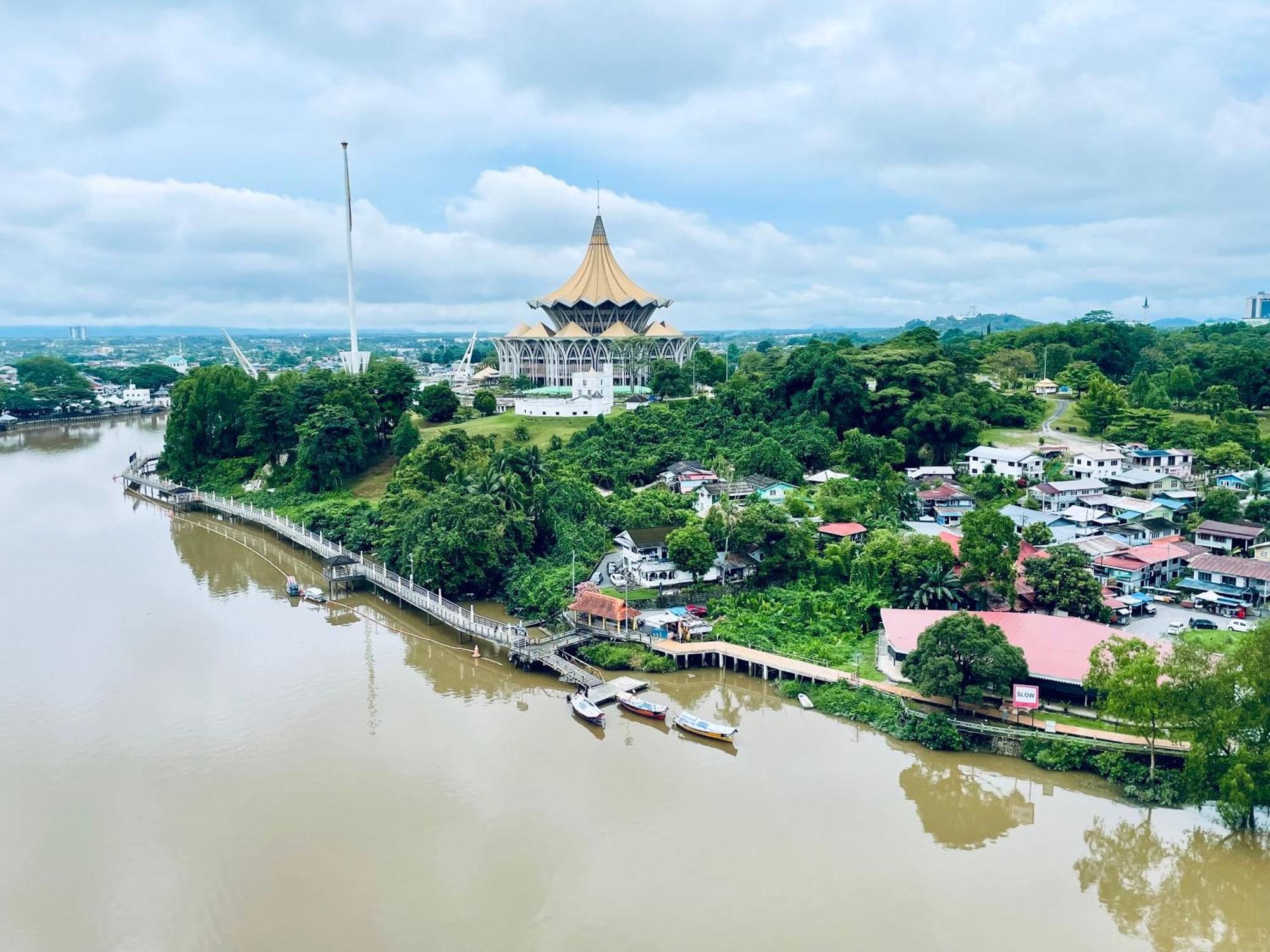 Apartment Center Riverbank With Marvelous River View Kuching
