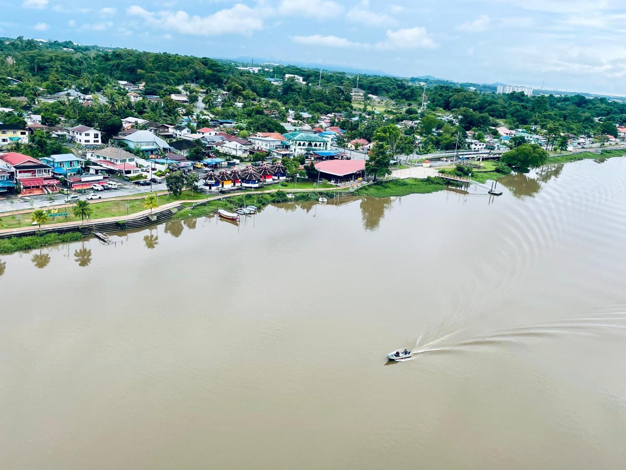 Center Riverbank With Marvelous River View