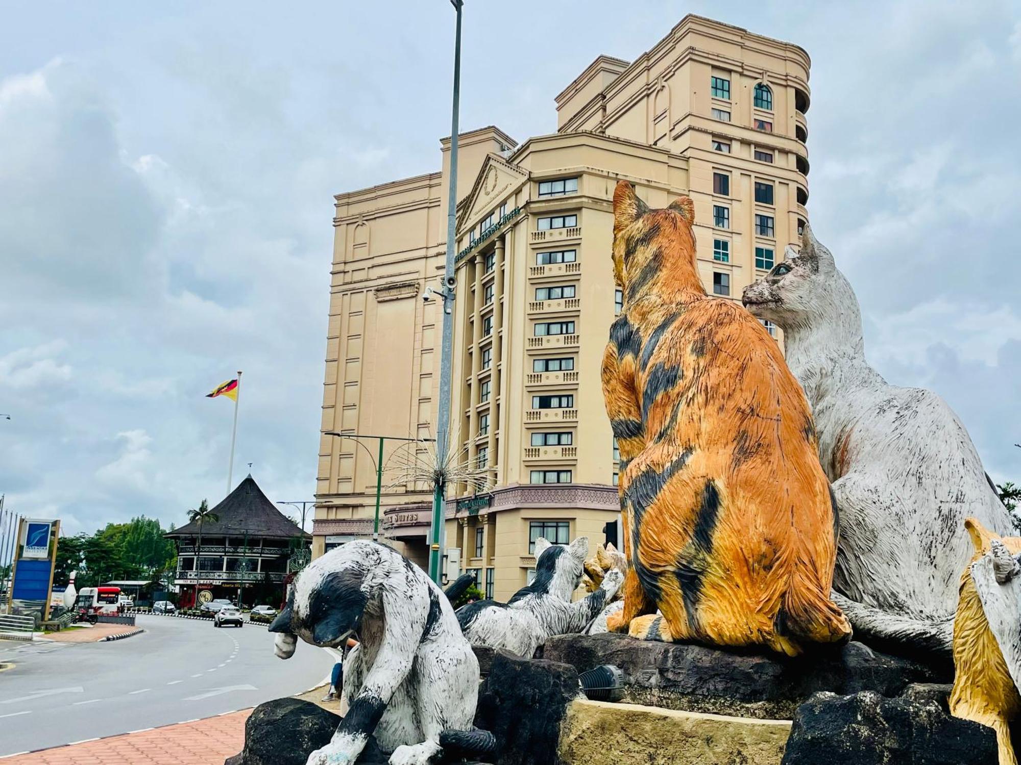Center Riverbank With Marvelous River View Apartment Kuching