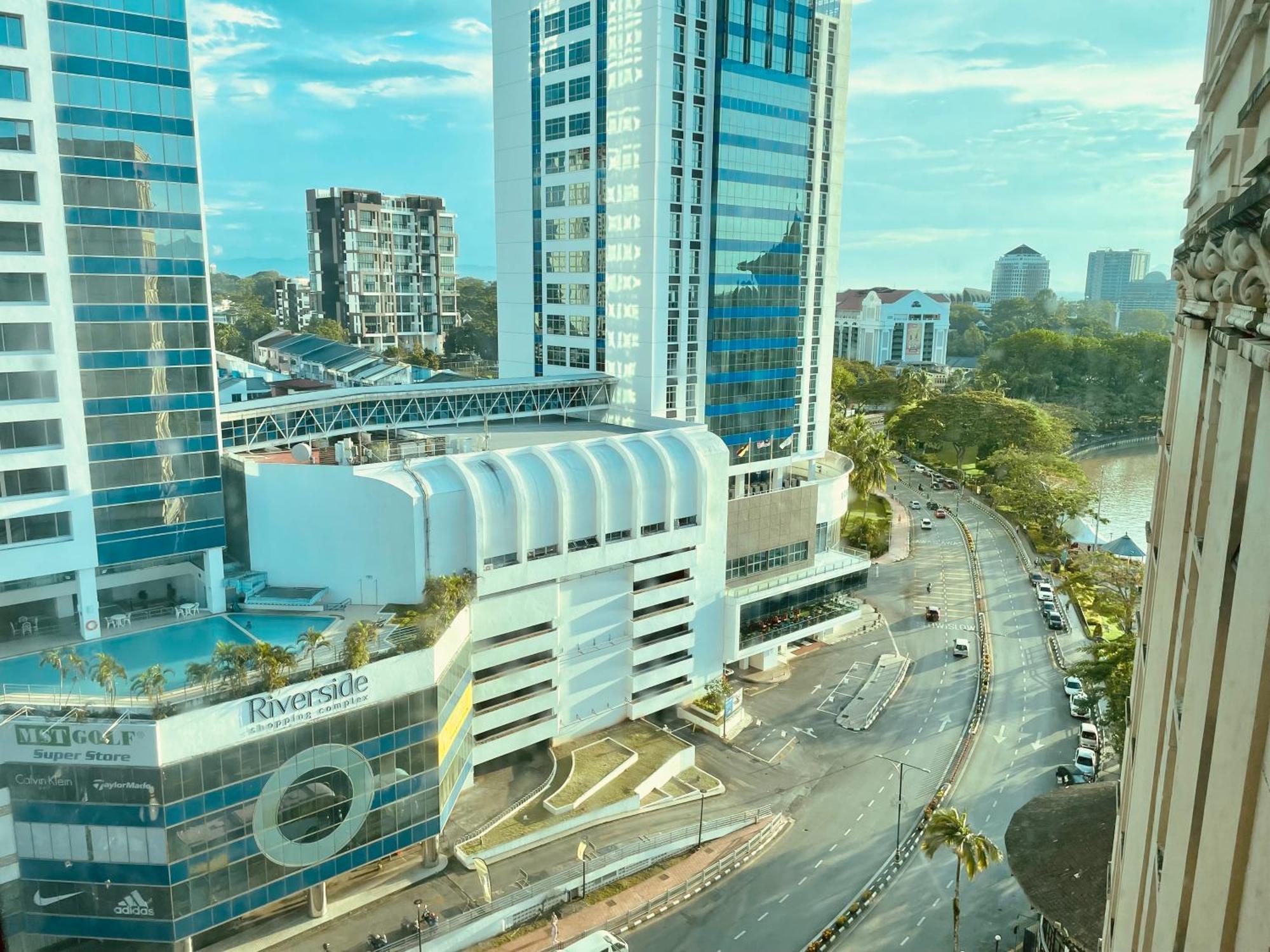 Apartment Center Riverbank With Marvelous River View