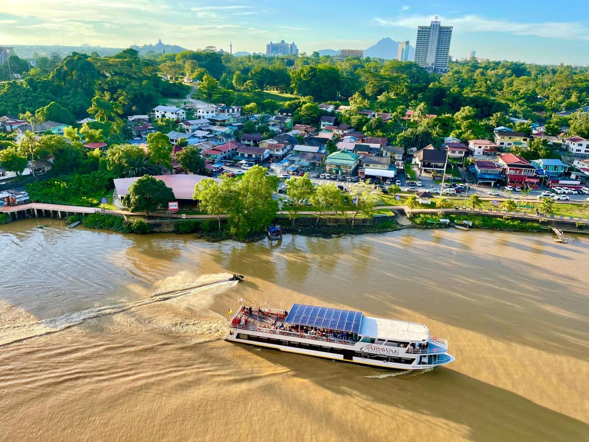 Center Riverbank With Marvelous River View